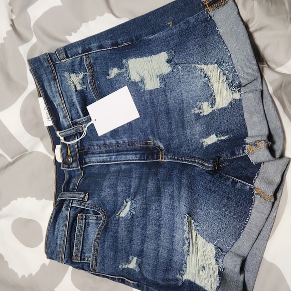 Sneak Peek ladies HighRise Demin shorts - Picture 6 of 6